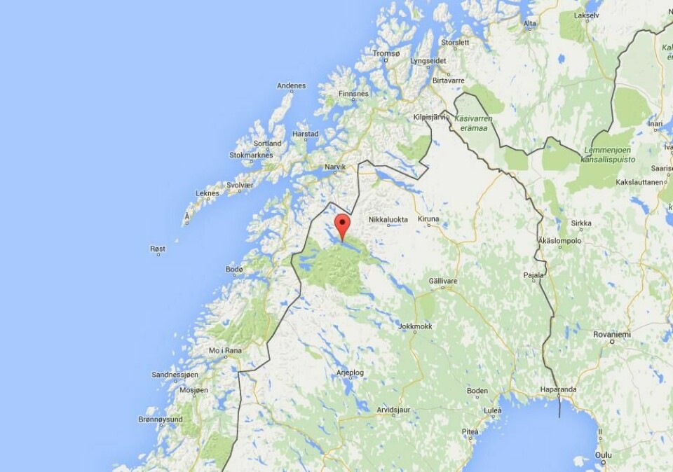 Vraket er lokalisert ved vannet Akkajaure på svensk side av grensen. Svensk politi koordinerer nå innsatsen.