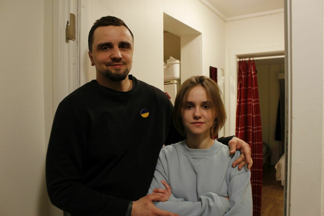 Vil hjelpe fra Svalbard: Ukraineren Sergii Kolomak sammen med datteren Kateryna (15) forteller at mange har fått vist støtte etter at de la ut innlegget på facebook, også utenfor plattformen.