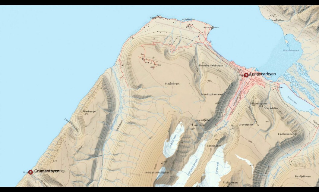 Tre personer fikk problemer med høyvann da de gikk langs vannkanten fra Grumant til Longyearbyen.
