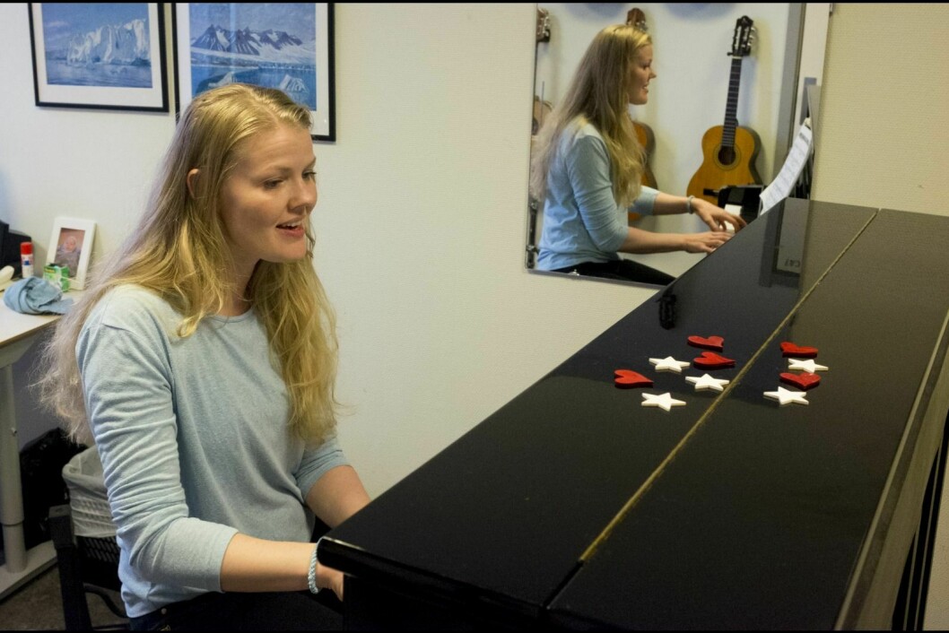 Elisabeth Gjelsteen Eines (33) tar fra førstkommende mandag over musikkrommet på Longyearbyen skole.