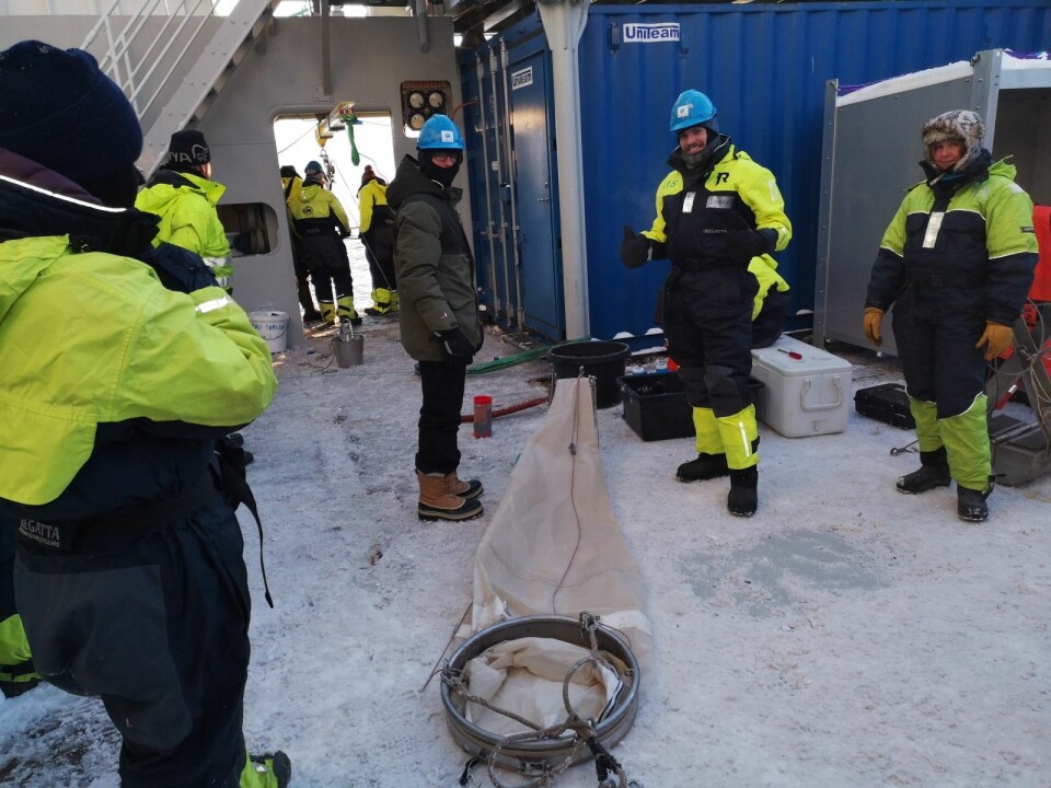 Marinbiologstudenter ved Unis sjekket hydrologo ig biologistatusen i Adventfjorden og Isfjorden sist uke da de var ute med Polarsyssel. Marinbiologstudenter ved Unis sjekket hydrologo ig biologistatusen i Adventfjorden og Isfjorden sist uke da de var ute med Polarsyssel.
