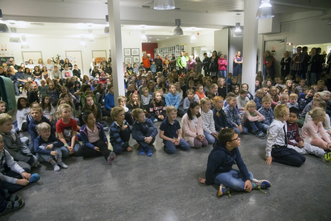 I alt 265 elever begynte på skolen i Longyearbyen i dag etter sommerferien. I alt 265 elever begynte på skolen i Longyearbyen i dag etter sommerferien.