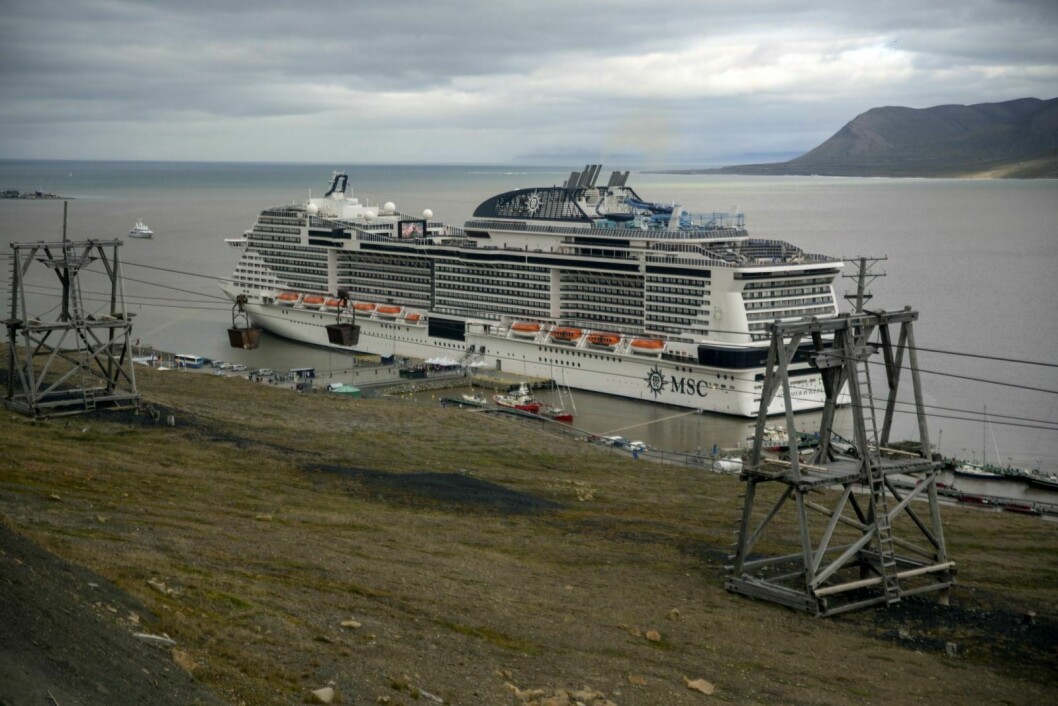 STØRSTE I FJOR: MSC Meraviglia, med en kapasitet på 5.700 passasjerer, var det største cruiseskipet som ankom Svalbard i fjor. I år blir MSC Preziosa det største, med plass til 4.300.