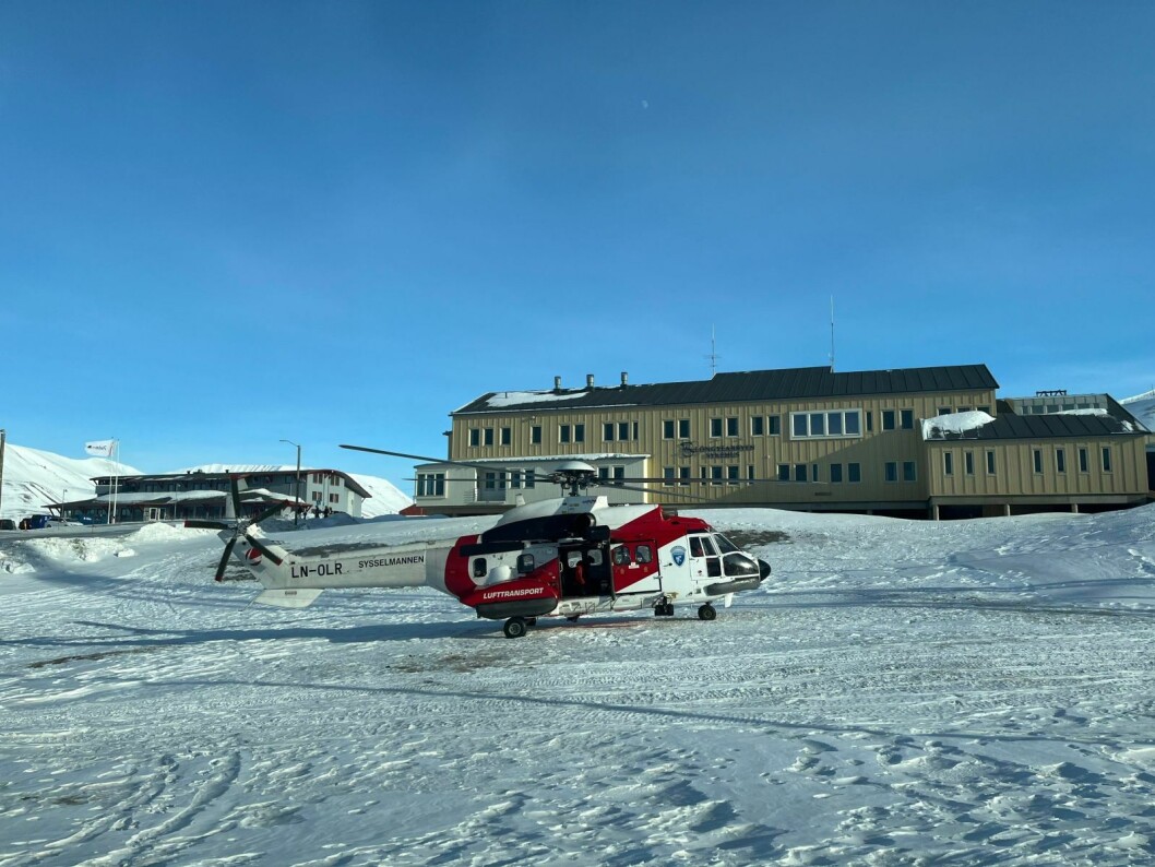 En tilreisende kvinne er bekreftet omkommet etter en alvorlig skuterulykke på Longyearbreen. En tilreisende kvinne er bekreftet omkommet etter en alvorlig skuterulykke på Longyearbreen.