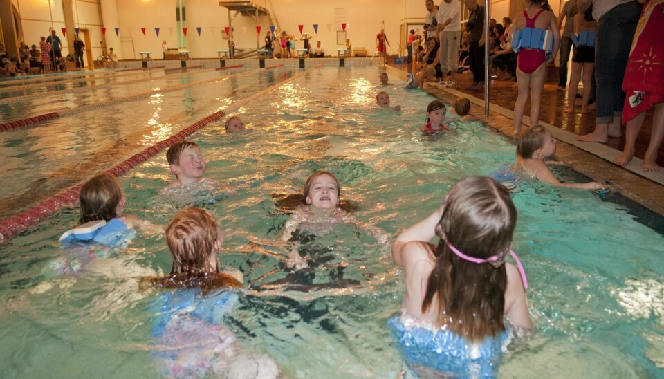 Dyrere inngang til svømmehallen er blant budsjettforslagene fra administrasjonen i Longyearbyen lokalstyre.
