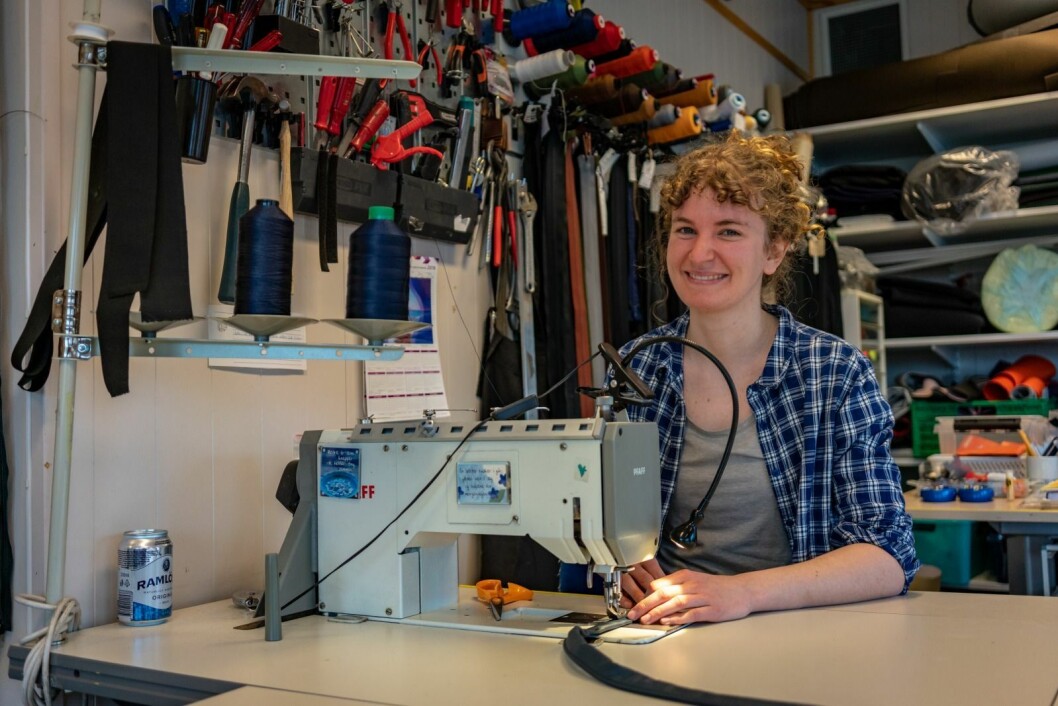 TAR OVER: Melissa Berl tar over fingerbølen og starter sin egen systue i Nybyen fra juni. Den tyske 27-åringen er spent på hvordan markedet blir.Begge foto: Svein Rune Kjøllesdal TAR OVER: Melissa Berl tar over fingerbølen og starter sin egen systue i Nybyen fra juni. Den tyske 27-åringen er spent på hvordan markedet blir.Begge foto: Svein Rune Kjøllesdal