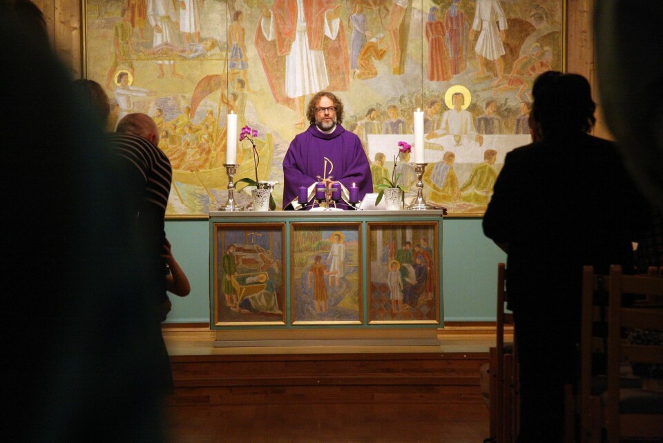 Sokneprest Leif Magne Helgesen under en gudstjeneste i Svalbard kirke.