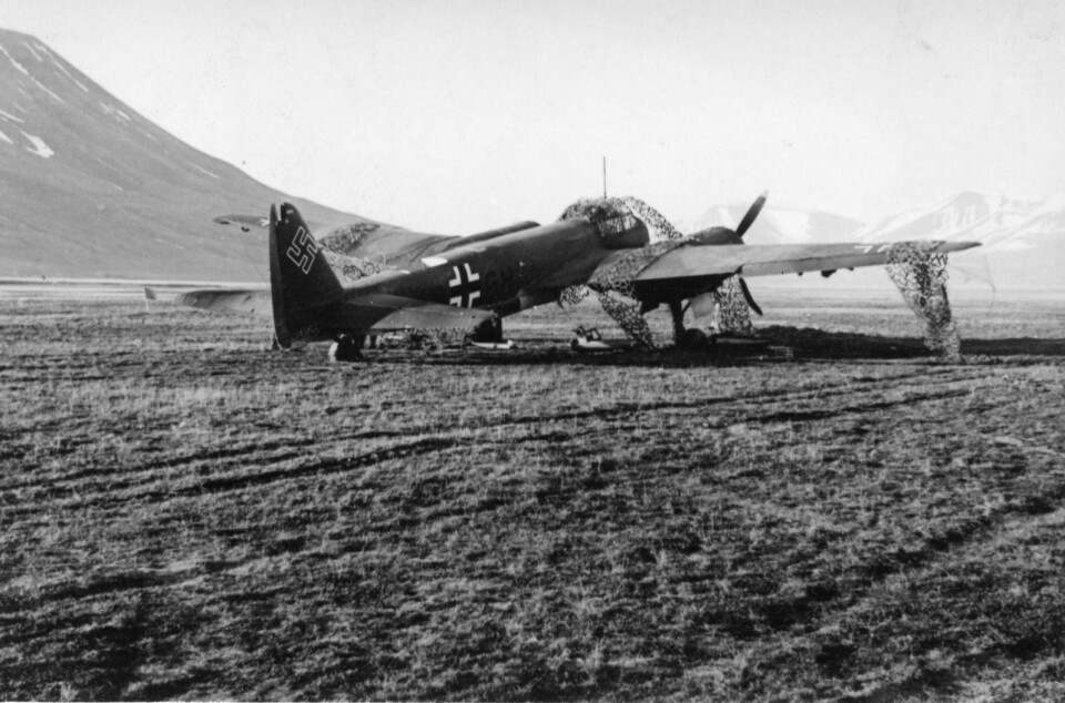 En Junkers Ju88 etter landing på den gamle flystripa i 1942 .