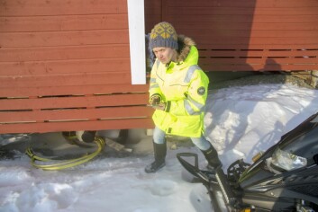 Teknisk sjef i LL, Kjersti Olsen Ingerø, var høyt og lavt for å finne lekkasjen onsdag formiddag. Den ble til slutt funnet 60 meter sør for området hvor det hadde kommet opp mest vann. Teknisk sjef i LL, Kjersti Olsen Ingerø, var høyt og lavt for å finne lekkasjen onsdag formiddag. Den ble til slutt funnet 60 meter sør for området hvor det hadde kommet opp mest vann.