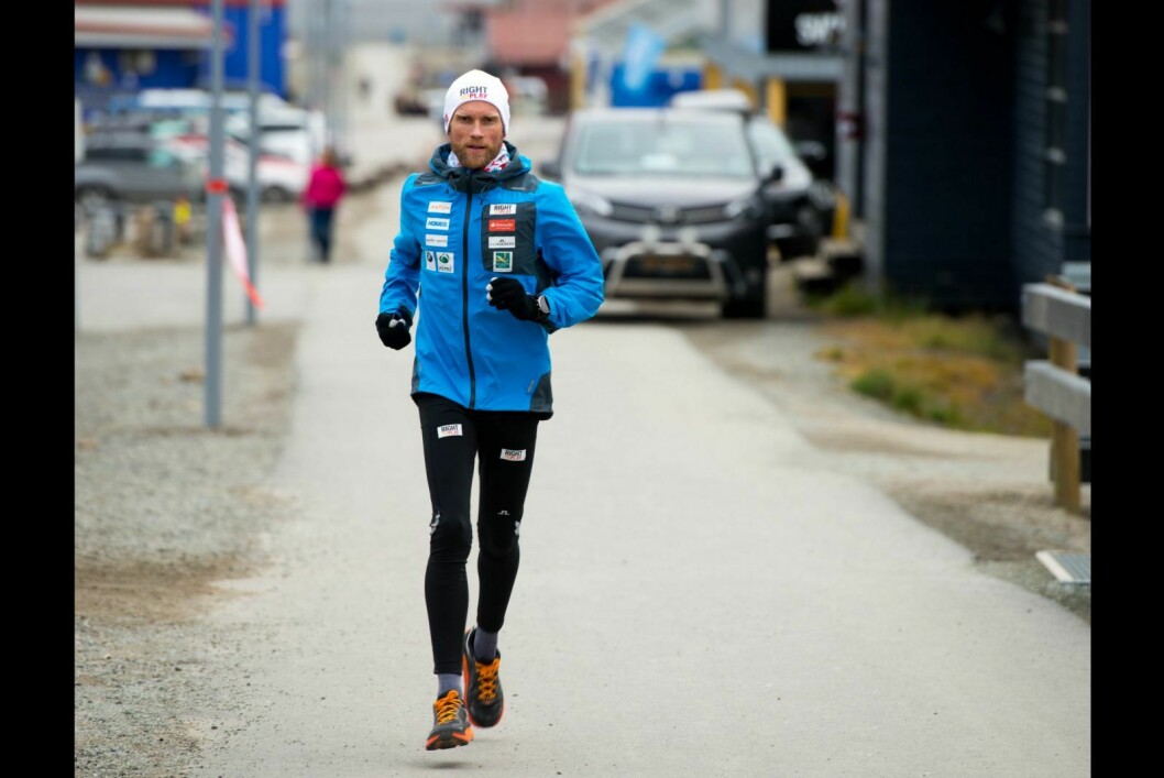 Jimmy Vika løp maraton i Longyearbyen mandag.