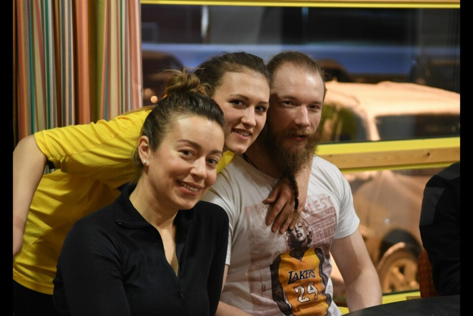 Rektor på skolen, fra venstre Lana Rudryavtseva, AleksandraZhestokova og sportssjef Valery Nozkin besøker Longyearbyen denne helgen.
