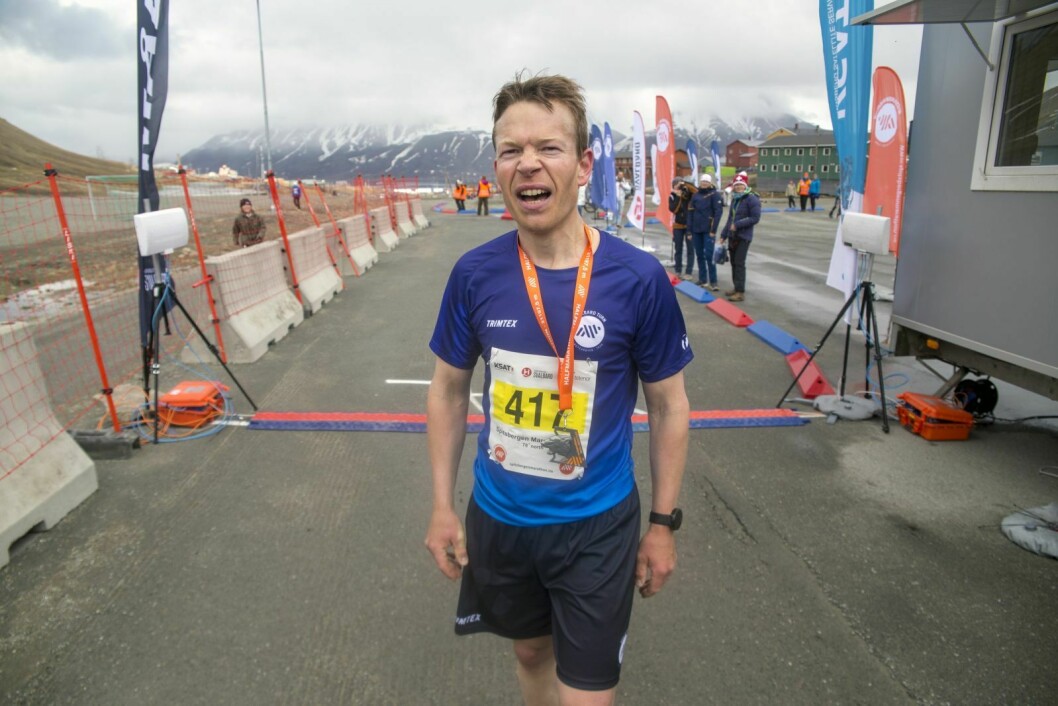 Paul Lutnæs, som til daglig har sitt virke hos Sysselmannen på Svalbard, sprang inn til andreplass på halvmaraton for menn.