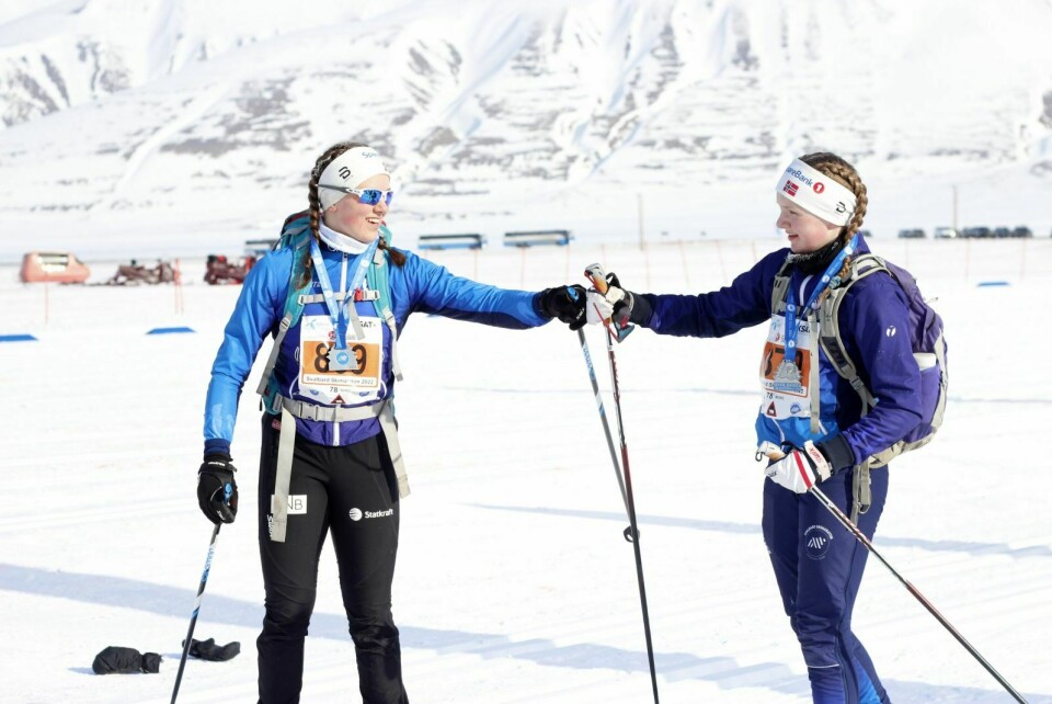Fornøyde: Sigrid Vilja Andersen (t.v.) og søsteren Astrid Andersen var kjempefornøyde med hvordan det gikk under årets halvmaraton.