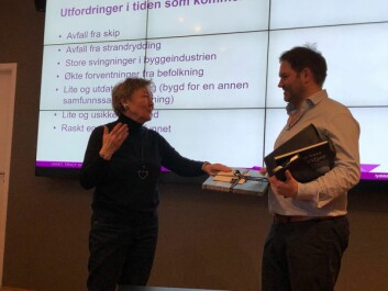 Lokalstyreleder Arild Olsen i passiar med Asii Chemnitz Narup, borgermester i Sermersooq. Lokalstyreleder Arild Olsen i passiar med Asii Chemnitz Narup, borgermester i Sermersooq.