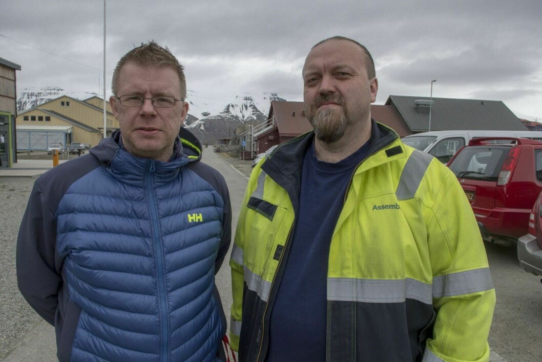 Leder i Svalbard FrP, Arnt Vegar Jensen og nestleder Roy Abrigtsen mener Longyearbyen må stå samlet politisk for å sloss for fremtiden i Svea.
