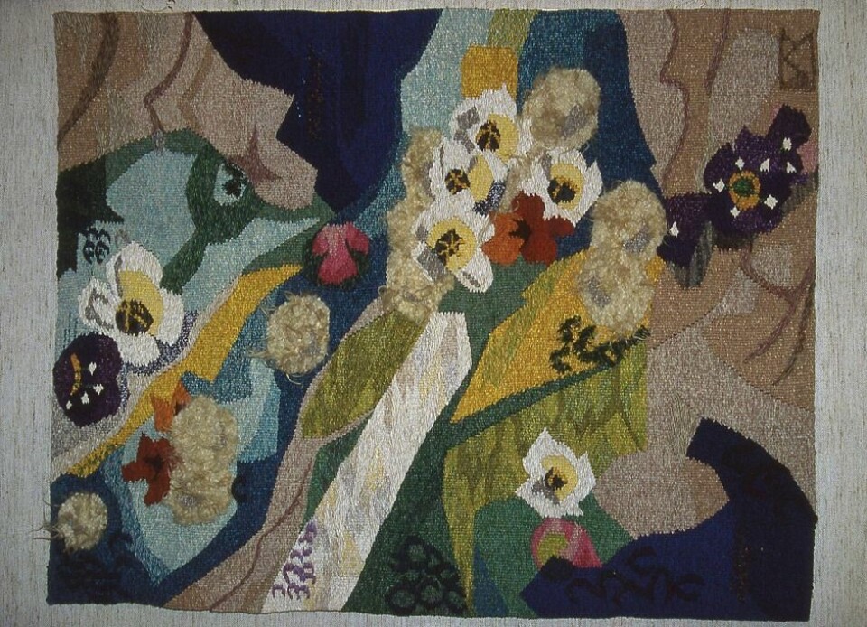 Kunstner Bjørg G. Måseide lurer på hvor kunstverket «Drøm om sommer» har tatt veien. Er det noen som har informasjon om kunstverket ber vi om at de tar kontakt med Svalbardposten.