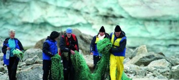 Ekspedisjonsturister rydder Svalbards strender