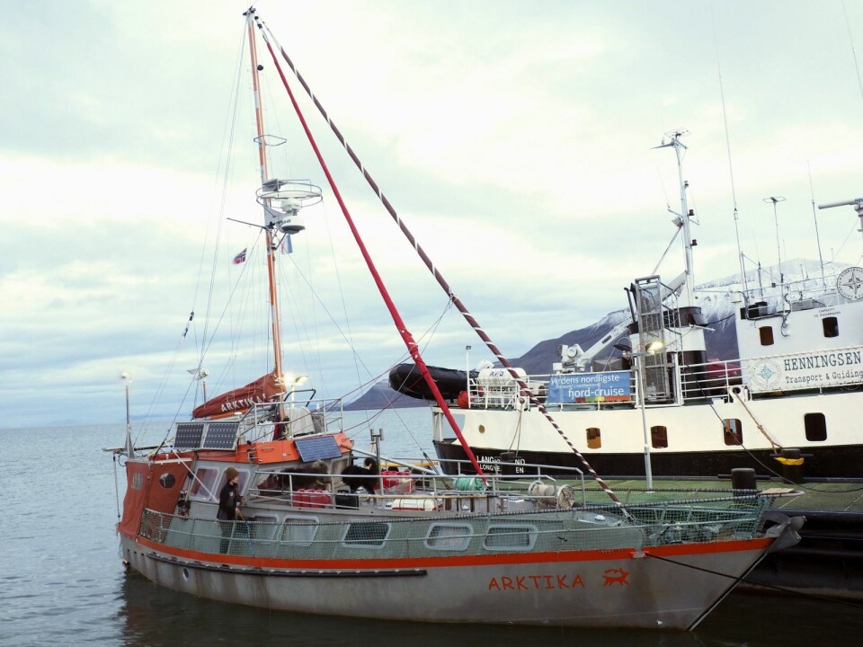 Kapteinen på seilbåten «Arktika» må møte i Nord-Troms tingrett etter å ha nektet å vedta et forelegg på 25.000 kroner. Kapteinen på seilbåten «Arktika» må møte i Nord-Troms tingrett etter å ha nektet å vedta et forelegg på 25.000 kroner.