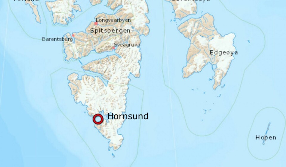 En person med brekt fot ble hentet i Hornsund mandag.