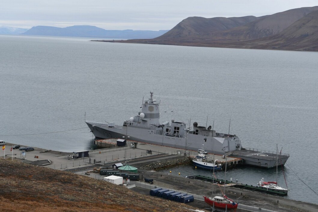 Fregatten KNM Helge Ingstad ved bykaia. Fregatten KNM Helge Ingstad ved bykaia.
