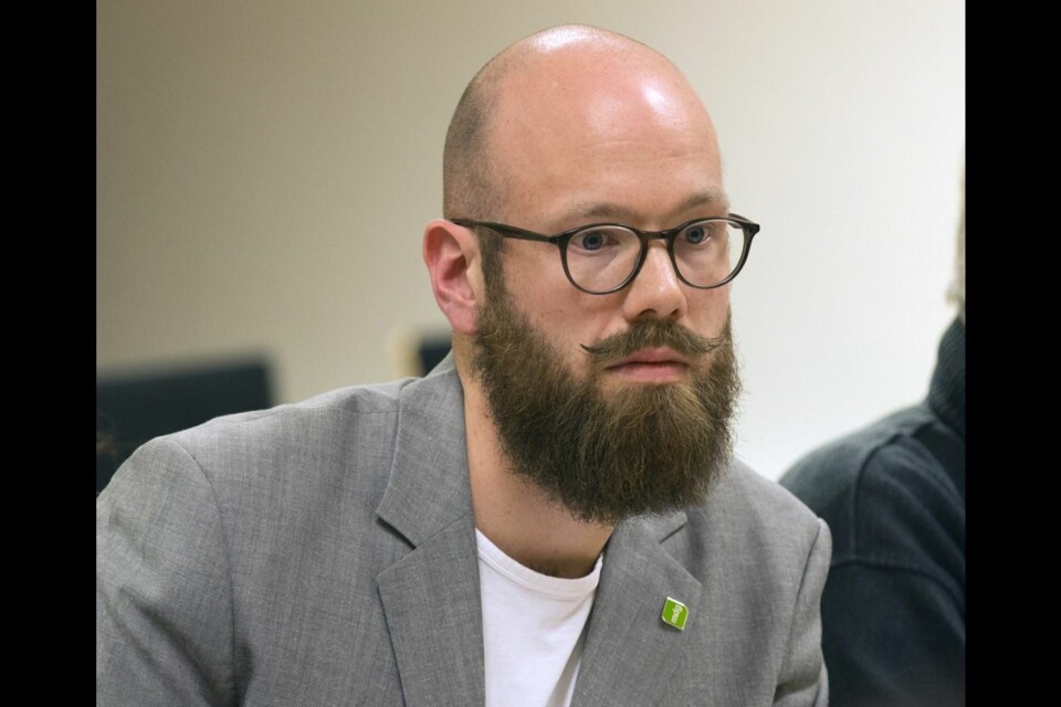 Espen Klungseth Rotevatn mener LL må tørre å si noe om antall skjenkesteder som er ønskelig.