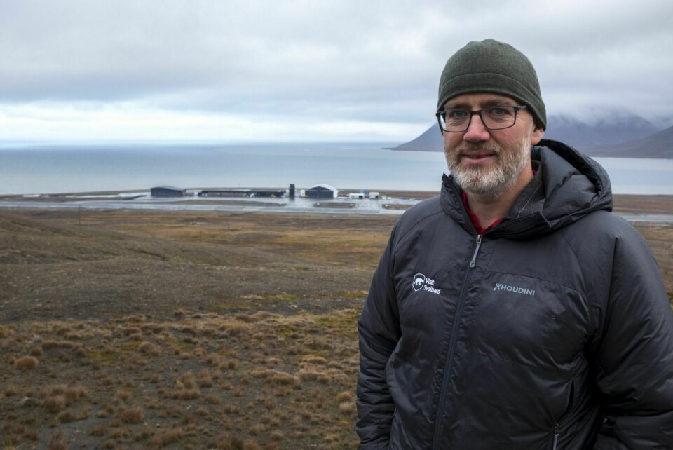 Reiselivssjef Ronny Brunvoll mener det er et alvorlig tilbakeslag for reiselivet at det ikke lenger er mulig å få til direkte ruteflyvninger fra kontinentet til Svalbard lufthavn. Flere flyselskap har vist interesse.