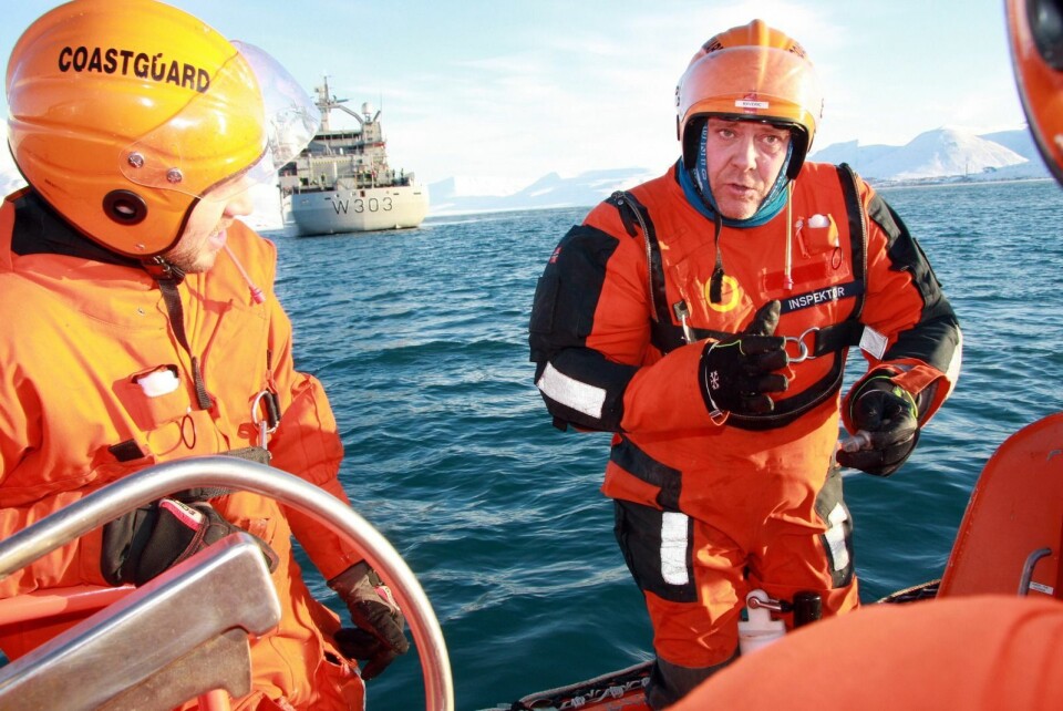 Spår enda bedre fiske: Marinbiolog Jørgen Berge tror det blir enda bedre forhold for fiskere på Isfjorden de kommende årene. Her er han ute på forskningstokt på Adventfjorden. Spår enda bedre fiske: Marinbiolog Jørgen Berge tror det blir enda bedre forhold for fiskere på Isfjorden de kommende årene. Her er han ute på forskningstokt på Adventfjorden.