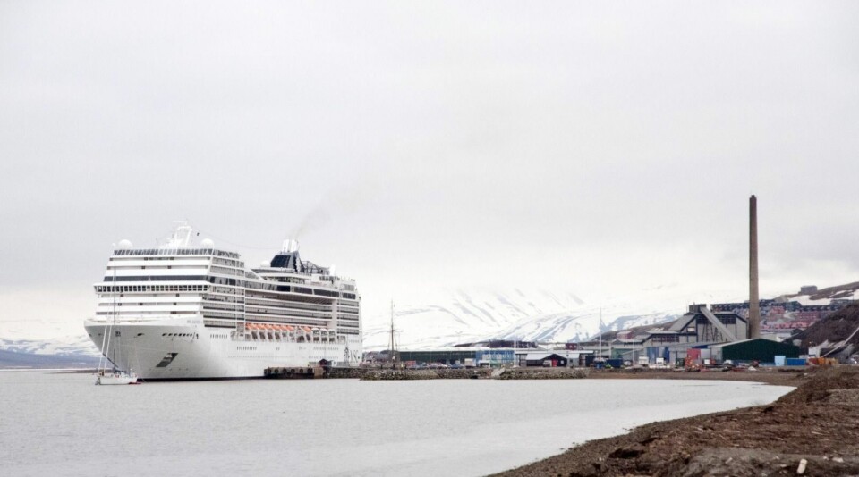 Området ved havna er det mest forurensede. Ellers finner forskerne svært mye mikroplast fra syntetiske klær i avløpsvannet fra Longyearbyen. Området ved havna er det mest forurensede. Ellers finner forskerne svært mye mikroplast fra syntetiske klær i avløpsvannet fra Longyearbyen.