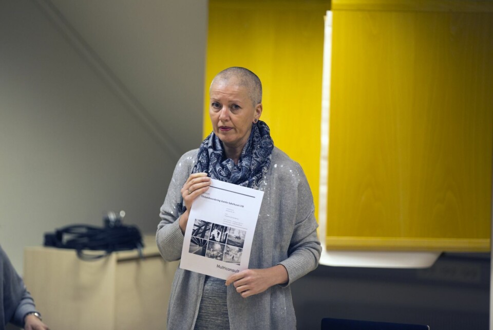 Sjef for teknisk sektor, Marianne Aasen var klar i sin tale. Tilstandsrapporten er så alvorlig at lokalstyret ikke kan tillate at det bor folk i Gamle sykehuset lenger. Sjef for teknisk sektor, Marianne Aasen var klar i sin tale. Tilstandsrapporten er så alvorlig at lokalstyret ikke kan tillate at det bor folk i Gamle sykehuset lenger.