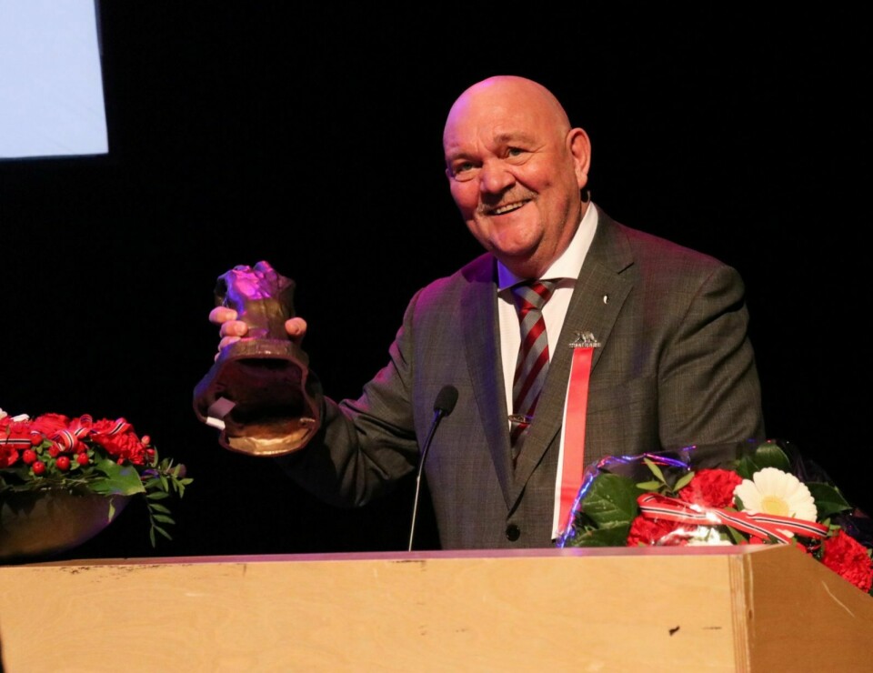 TYFUSBEKJEMPER: Ottar Svensen var glad og ydmyk for å ha fått årets statuett.