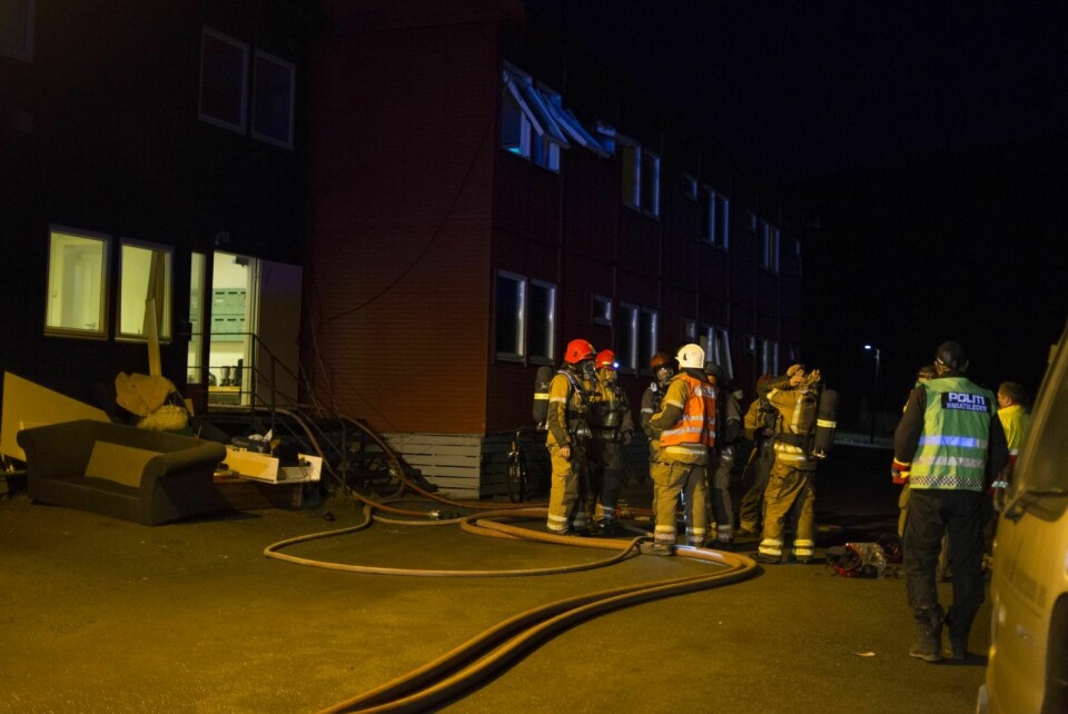 Brannvesenet og politiet rykket ut til en brann i Vei 232-10 natt til mandag.