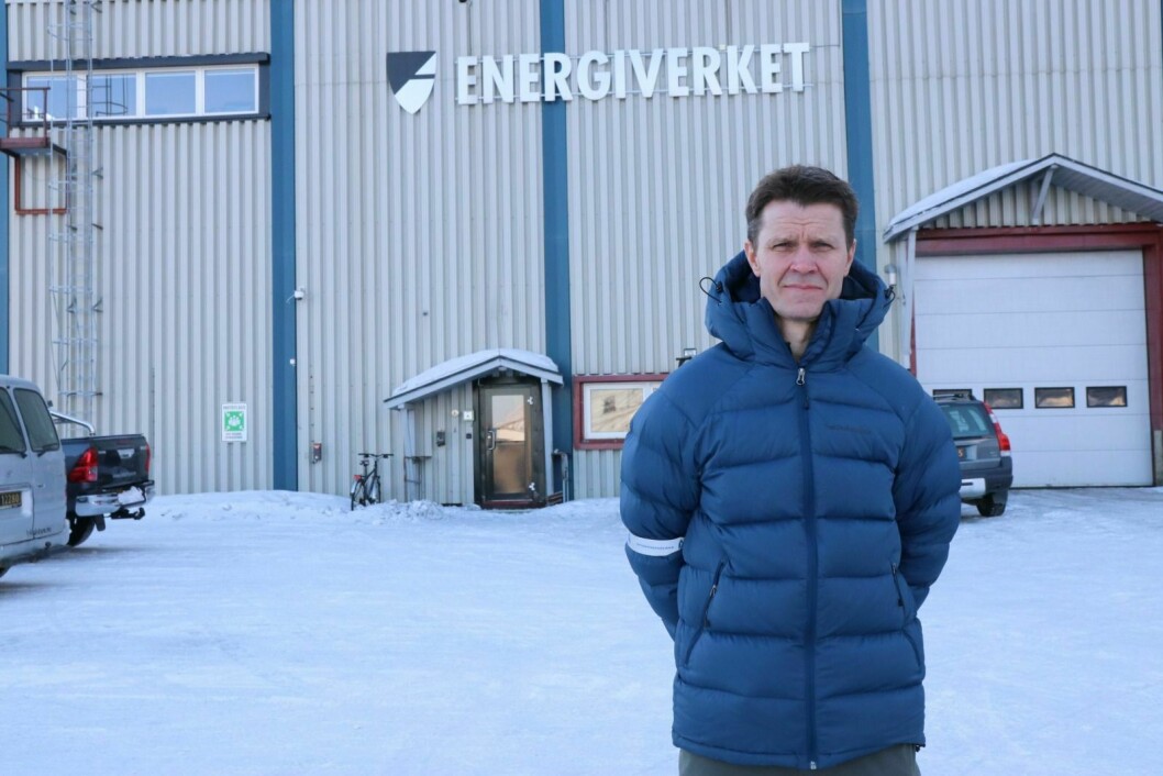 Energiverksjef Arne Johan Grimsbo orienterte ministeren om situasjonen da alt stoppet opp under hennes besøk nylig.