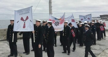 På Bjørnøya ble det folksomt i årets tog. Mannskapet fra KV «Svalbard» gikk i land og sørget for liv og røre på nasjonaldagen. På Bjørnøya ble det folksomt i årets tog. Mannskapet fra KV «Svalbard» gikk i land og sørget for liv og røre på nasjonaldagen.