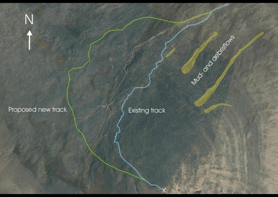 Den blå linjen viser deler av dagens sti opp mot Platåberget. Sherpastien vil følge den eksisterende stien et stykke, og den grønne delen er foreslått som ny sti, fordi det er mer stabile grunnforhold.