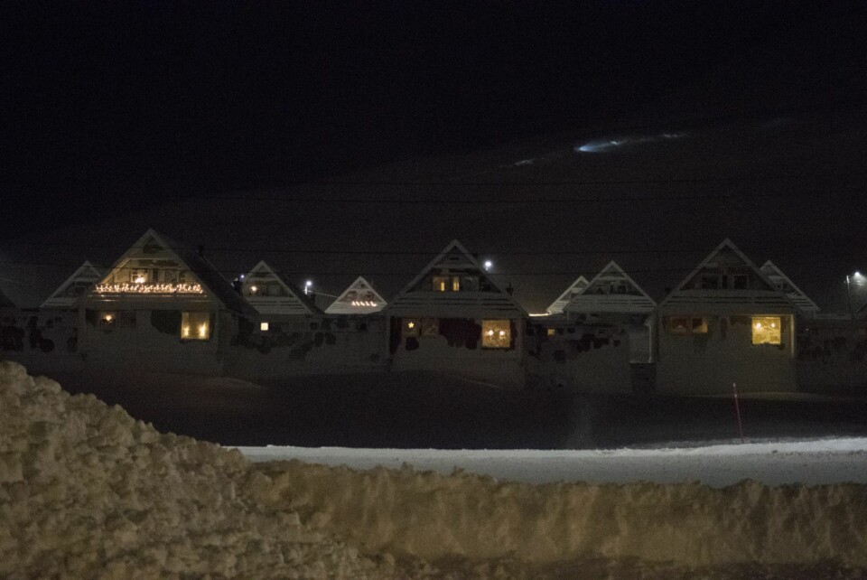 Torsdag formiddag var det folk i fjellsiden over Spisshusene i Vei 230 for å gjøre undersøkelser for NVE.