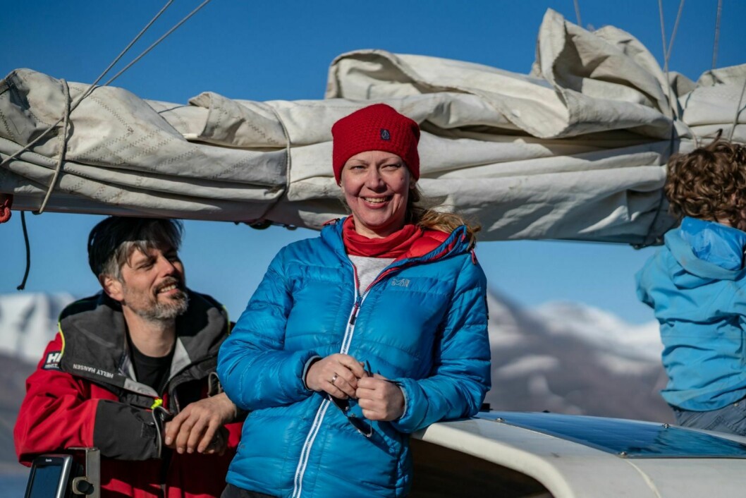 Viktoria Karlsen Tjora forteller at hun aldri har vært lenger enn fem døgn om bord i seilbåten, nå venter et helt år.