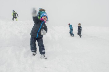 Folke Holberg koste seg med all snøen sammen med en hel gjeng med ivrige barn.