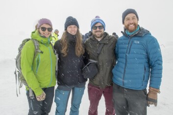To Unisstudenter kom sammen med et par andre besøkende til Svalsat. Fra venstre Charlotte Haugk, Trine Andersen, Peter Schurke og Kristoffer Rønning.