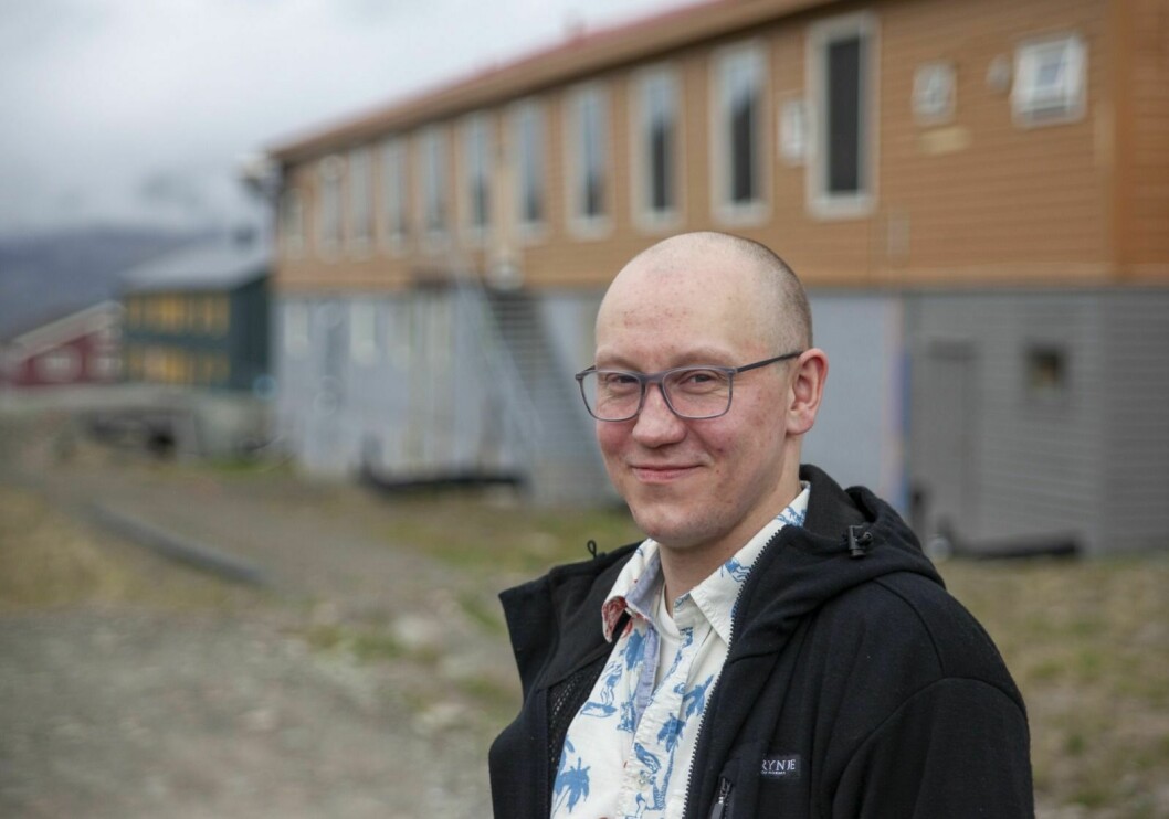 Stian Hansen skulle bare bli på Svalbard i noen måneder, men har vært her i ni år. Nå flytter kokken fra Longyearbyen til Tromsø.