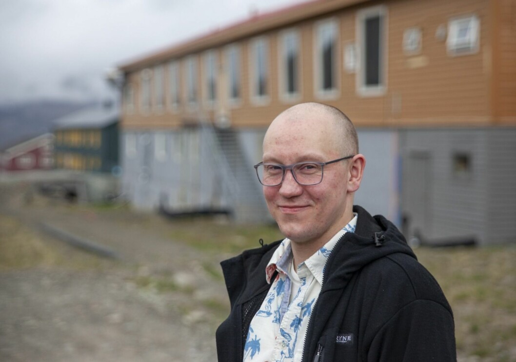 Stian Hansen skulle bare bli på Svalbard i noen måneder, men har vært her i ni år. Nå flytter kokken fra Longyearbyen til Tromsø. Stian Hansen skulle bare bli på Svalbard i noen måneder, men har vært her i ni år. Nå flytter kokken fra Longyearbyen til Tromsø.