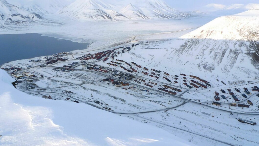 Etteretningstjenesten benekter at det har vært et simulert russisk angrep på Svalbard under øvelsen «Zapad 2017» i september, slik nettstedet aldrimer.no hevder.