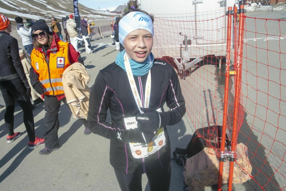 Ella Krystad fra Svalbard Turn løp fra alle konkurrentene i Spitsbergenmila, og ble beste kvinne.