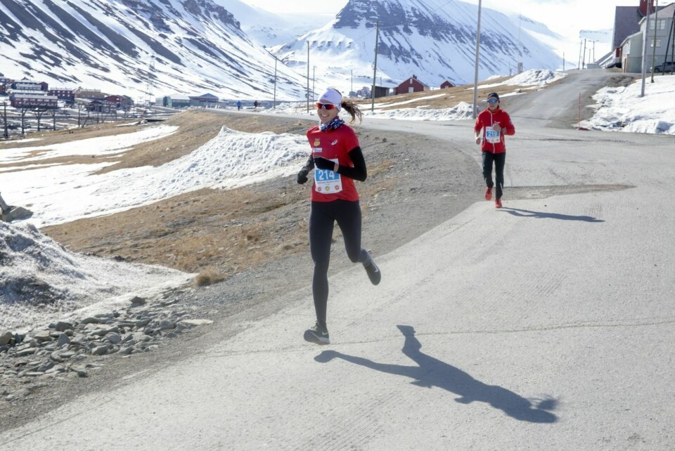 Franske Delphine Poirot, som bor i Norge, vant en klar seier i damenes halvmaraton. Franske Delphine Poirot, som bor i Norge, vant en klar seier i damenes halvmaraton.