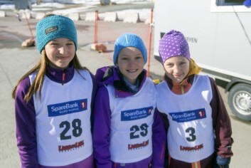 De var med på minimaraton. Ikke for å komme først i mål, men for å ha det gøy. Fra venstre: Ada Feiner Anresen (11), Paula Dahl (10) og Sigrid Schei Fledsberg (10).