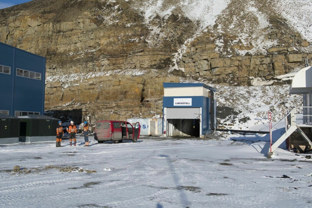 Store Norske investerte 1,2 milliarder kroner i infrastrukturen til Lunckefjell-gruva. Nå har regjeringen bestemt at kullet skal bli liggende.