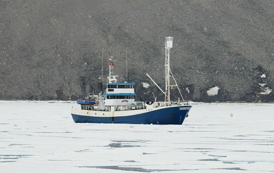Den norske båten «Havsel» er i havsnød i Billefjorden fredag morgen. Her er båten avbildet i Adolfbukta torsdag.