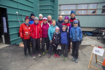 flesteparten av deltagerne i Longyearbyen City Race. Fra venstre: Gun Jørgensen, Elling Aakre, Elisabeth Rød, Kay Jørgensen, May Nordkvelde, Per Dag Nordkvelde, Ida Vår Kierulf, Bjørn Paulsen, Inger Marie Damsgård og Eivind Damsgård. Barna foran fra venstre: Hannah B. Damsgård, Eimund Larsen og Brage Larsen. flesteparten av deltagerne i Longyearbyen City Race. Fra venstre: Gun Jørgensen, Elling Aakre, Elisabeth Rød, Kay Jørgensen, May Nordkvelde, Per Dag Nordkvelde, Ida Vår Kierulf, Bjørn Paulsen, Inger Marie Damsgård og Eivind Damsgård. Barna foran fra venstre: Hannah B. Damsgård, Eimund Larsen og Brage Larsen.