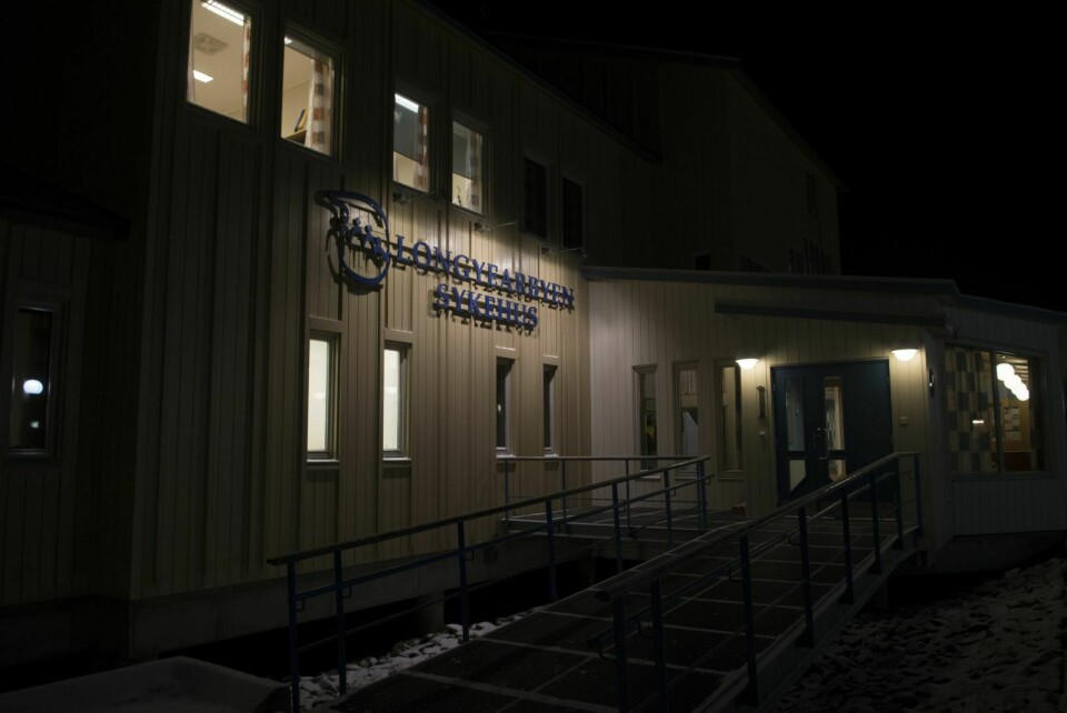 Sykehuset i Longyearbyen er satt i full beredskap etter helikopterstyrten.