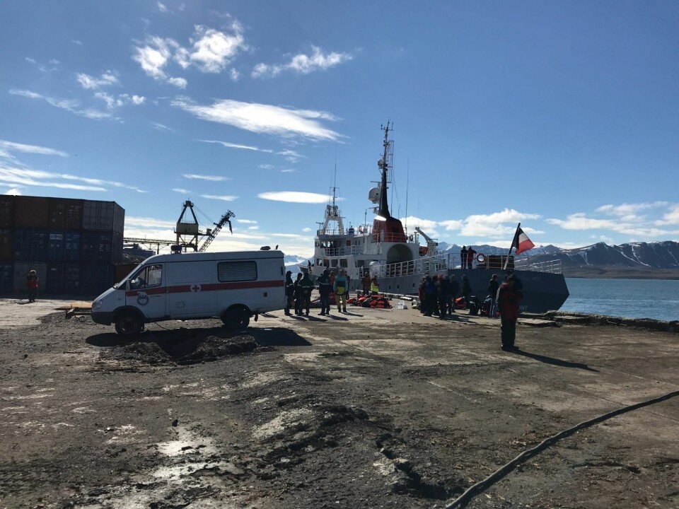Minst en person er alvorlig skadet etter at hurtigbåten kolliderte med kaia i Barentsburg. Minst en person er alvorlig skadet etter at hurtigbåten kolliderte med kaia i Barentsburg.