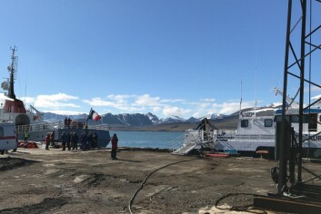 Det er full katastrofeberedskap etter båtulykken i Barentsburg. UNN sender opp helsepersonell til Svalbard.